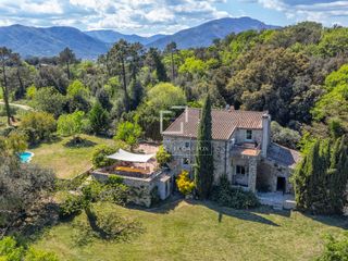 Bauernhof in Bescanó. Casa rural del siglo xviii con encanto y 2,3 ha en el gironès, g