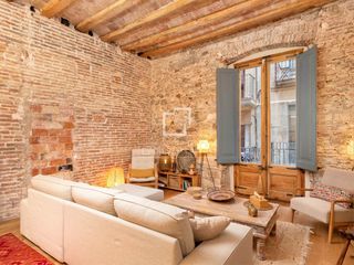 Flat in Centre-Barri Vell. Elegante piso totalmente renovado con carácter en venta en el ba