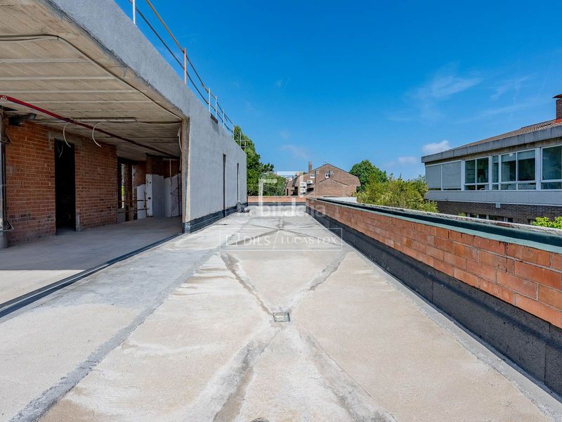 Foto ac748082-ac1d-45fc-83b0-41278470e639. Xalet amb calefacció aparcament piscina a Ciutat Diagonal Esplugues de Llobregat