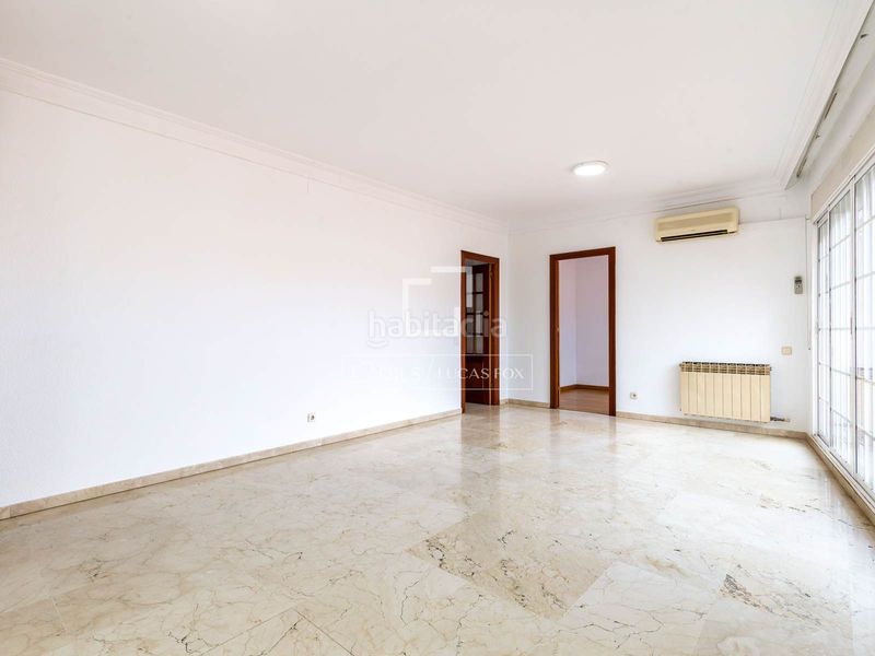 Foto e7b2c728-6005-4af5-b39e-2ecf59de12fe. Pis amb aparcament a Centre Sant Just Desvern
