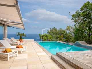 Chalet à Sa Riera-Sa Fontansa. Exclusiva villa de lujo en sa riera con vistas infinitas al medi