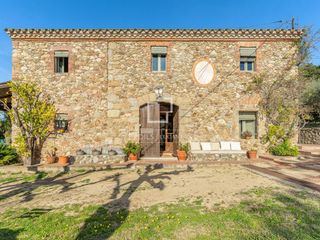 Masia a Massanes. Casa rural de 4 dormitorios en venta en la selva, girona