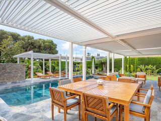 Chalet in Santa Margarida. Exclusiva villa con 40 metros de amarre en canal ancho en la cos