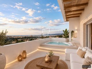 Chalet in La Plana-Bellsoleig. Villa con vistas al mar, jardín privado y amplias terrazas en ve