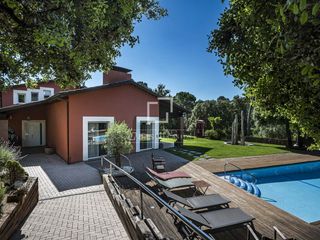 Chalet à Valldoreix. Casa  villa en excelentes condiciones de 5 dormitorios, jardín y