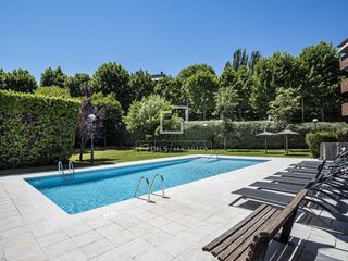 Pis a Parc Central. Preciso piso de 4 dormitorios, 2 baños,49m terraza , parking y t