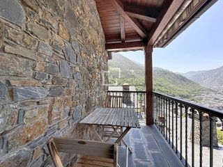 Xalet a Els Vilars d´Engordany. Casa en excelentes condiciones de 4 dormitorios con 15m terraza