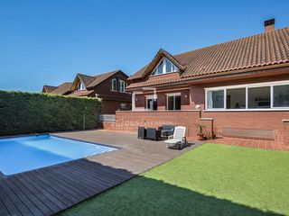 Chalet à Mira-sol. Casa unifamiliar de 535m2 construidos en una parcela de 616m2, c