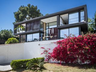 Location Chalet à Montmar. Exclusiva casa con diseño de autor en alquiler en montemar