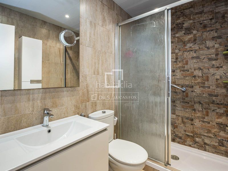 Foto c0746876-e692-4ba8-8d6a-8d883676c55b. Xalet amb aparcament a Montmar Castelldefels