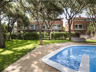 Lloguer Xalet a Gava Mar. Luminosa casa adosada de 4 dormitorios en alquiler en gavà mar,