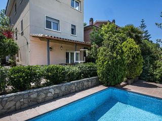 Chalet in Mira-sol. Preciosa casa unifamiliar de 248m2 en una parcela de 542m2 , con