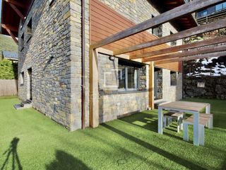 Xalet a L´Aldosa-Anyós. Casa en excelentes condiciones de 5 dormitorios con 252 m de jar