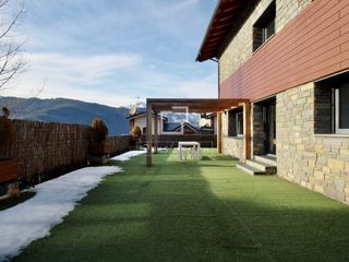 Xalet a L´Aldosa-Anyós. Casa en excelentes condiciones de 5 dormitorios con 252 m de jar