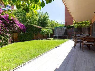 Flat in El Gall. Fantástica planta baja de 139m2 con 4 dormitorios, jardín de 110