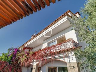 Rent Chalet in La Plana-Bellsoleig. Villa de 5 dormitorios en alquiler en sant just, barcelona