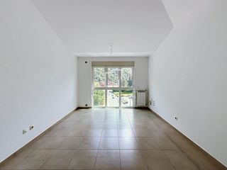 Miete Etagenwohnung in Santa Coloma. Piso en excelentes condiciones de 1 dormitorio en alquiler en an