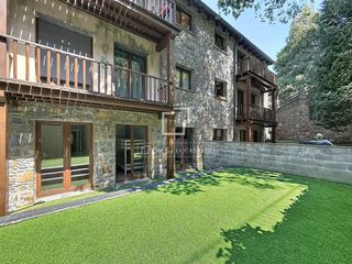 Pis a L´Aldosa-Anyós. Piso de 3 dormitorios completamente reformado, con 66m terraza,