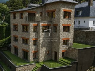Chalet in L´Aldosa-Anyós. Casa de 5 dormitorios en venta en la massana