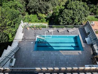 Xalet a Valldoreix. Casa de 8 dormitorios en venta en valldoreix, barcelona