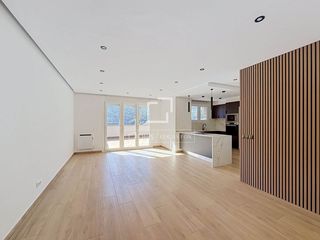 Pis a Centro. Piso en excelentes condiciones con terraza, en venta en andorra