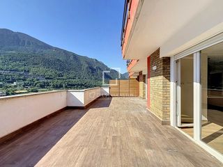 Appartamento in Centro. Piso en excelentes condiciones con terraza, en venta en andorra