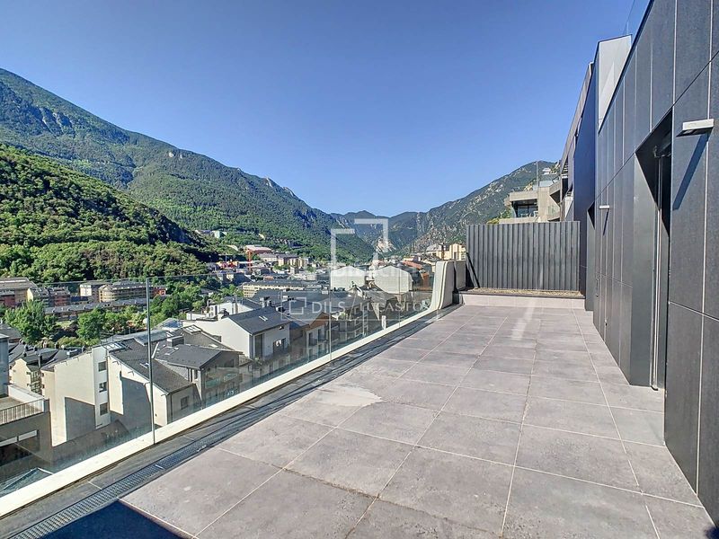 Foto 8b487180-97d8-46df-8b6e-53e2f968bdf6. Àtic amb calefacció aparcament a Centro Andorra la Vella