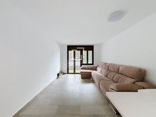 Rent Flat in Margineda. Piso en excelentes condiciones de 3 dormitorios con terraza en a