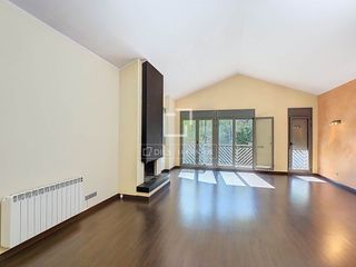 Miete Etagenwohnung in Arinsal-Erts. Ático de 202 m en excelentes condiciones con 4 dormitorios y 21