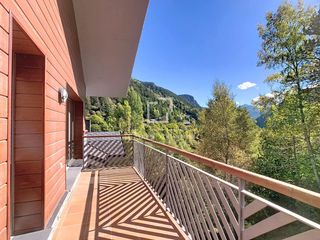 Rent Flat in Arinsal-Erts. Ático de 202 m en excelentes condiciones con 4 dormitorios y 21