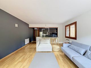Etagenwohnung in El Tarter. Piso de tres dormitorios con terraza de 188m en venta el tarterc