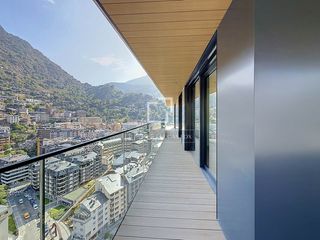 Lloguer Pis a Els Vilars d´Engordany. Exclusivo piso en planta alta, con 4 dormitorios y 42m terraza,
