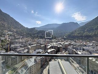 Lloguer Pis a Els Vilars d´Engordany. Exclusivo piso en planta alta, con 4 dormitorios y 42m terraza,