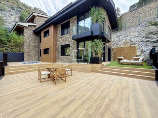 Chalet in Ciudad Universitaria. Lujosa casa independiente de 328m, reformada integralmente, con