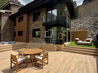 Chalet à Ciudad Universitaria. Lujosa casa independiente reformada integralmente de 328 m2 con