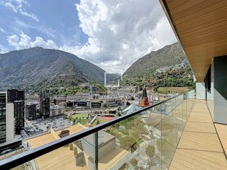 Appartamento in Els Vilars d´Engordany. Piso en excelentes condiciones de 4 dormitorios con terraza de 4