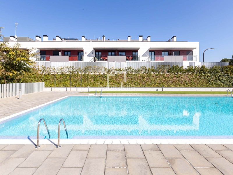 Foto b6a81246-f435-497d-a10e-ad4bff0c455d. Pis amb aparcament piscina a Mas Lluí - Els Miralls Sant Just Desvern