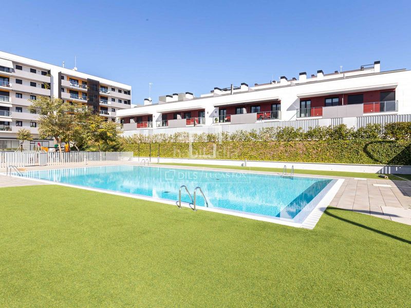 Foto fa0298f4-c2f8-48f0-aa65-524e18368d25. Pis amb aparcament piscina a Mas Lluí - Els Miralls Sant Just Desvern