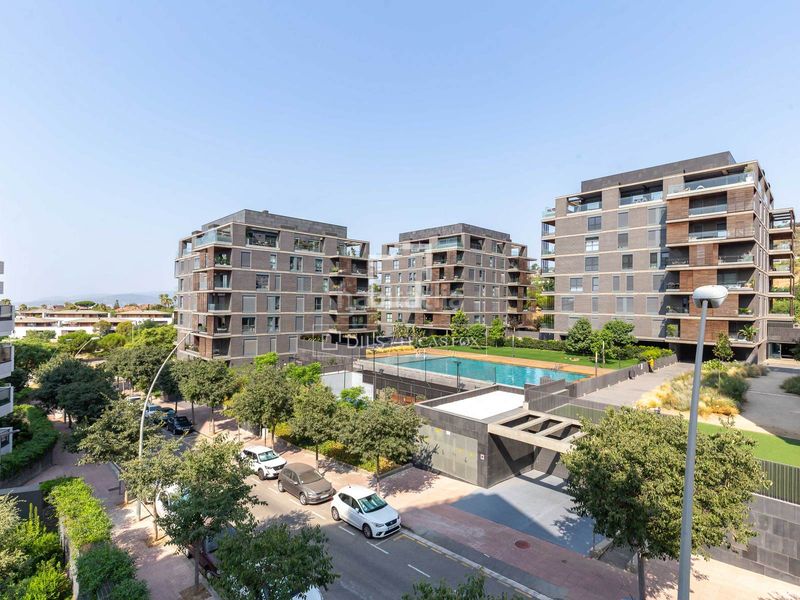 Foto b72e5a50-8cbd-4373-8bb2-1ac16e236b3a. Pis amb calefacció aparcament piscina a Finestrelles Esplugues de Llobregat