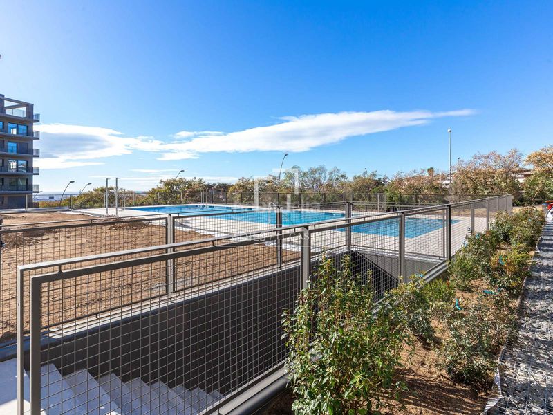 Foto e50dbd0a-9496-4421-9737-2da0af00f70d. Pis amb calefacció aparcament piscina a Finestrelles Esplugues de Llobregat