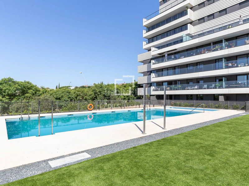 Foto e91d9877-6676-4b77-8e88-b8f5a4e47471. Pis amb calefacció aparcament piscina a Finestrelles Esplugues de Llobregat