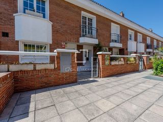 Xalet a La Mallola. Elegante casa contemporánea en excelentes condiciones y recién r