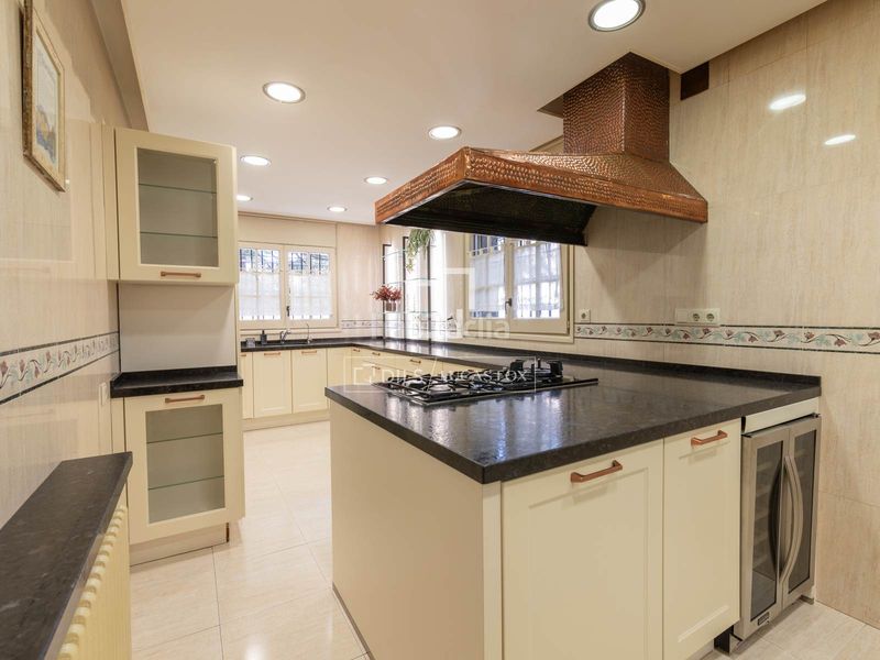 Foto f010813a-56e7-4533-8c92-5b85b0ec66e9. Alquiler chalet casa en excelentes condiciones de 6 dormitorios en alquiler en Valldoreix en Sant Cugat del Vallès