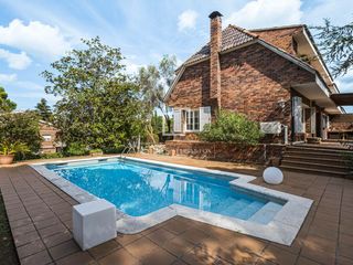Miete Chalet in Valldoreix. Casa  villa en excelentes condiciones de 5 dormitorios en alquil