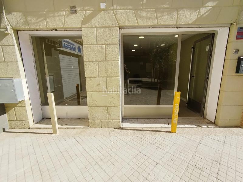 Foto 2b79b0ee-168a-4777-8452-e41304e19b21. Alquiler local comercial en Barrio de Zaidín Granada