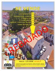 Maison jumelée à Calle pío xii 5. Vivienda pareada zona reyes católicos