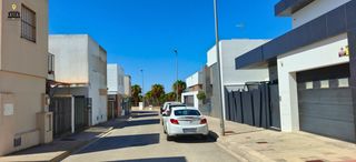 Casa  Avenida lebrija 19. Vivienda adosada zona avenida lebrija