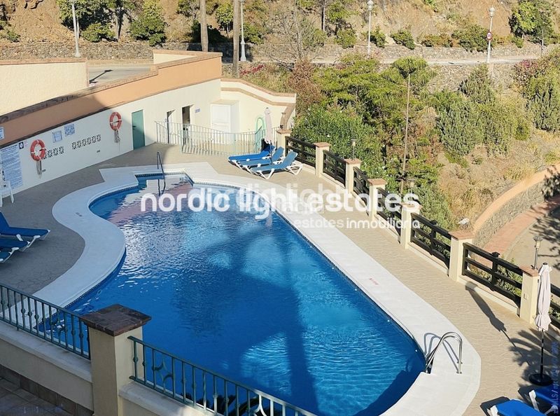 Foto 686178da-4184-440f-b052-89e22f17a5f4. Pis amb piscina a El Peñoncillo Torrox