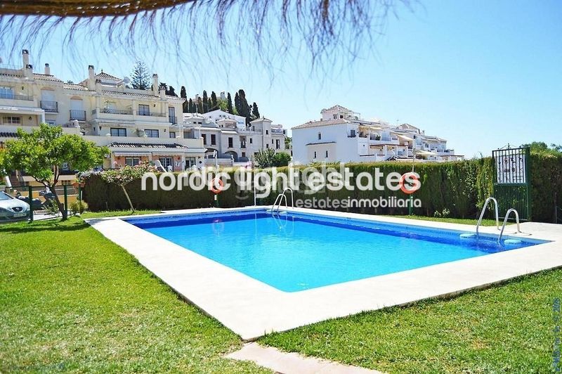 Foto b0aec86a-c902-49b1-a76d-bcba8303902d. Pis amb piscina a nueva Nerja Nerja