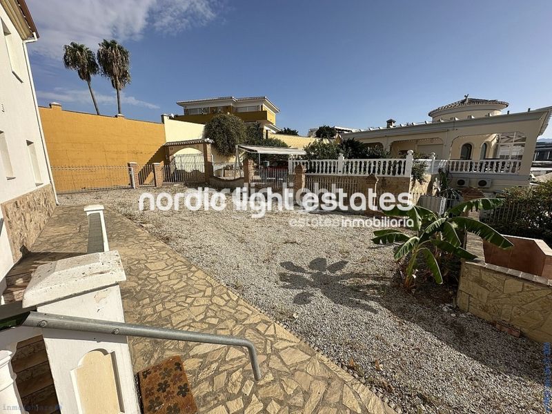Foto 212584ad-2bb0-4826-9653-9f17b3744a4b. Casa amb aparcament piscina a Trayamar Algarrobo